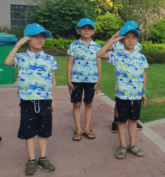 童心童励 欢乐同行 